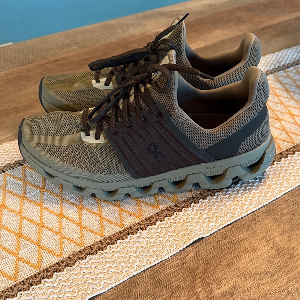 On Cloud Swift Mens Shoe size 11. Never worn, excellent condition.